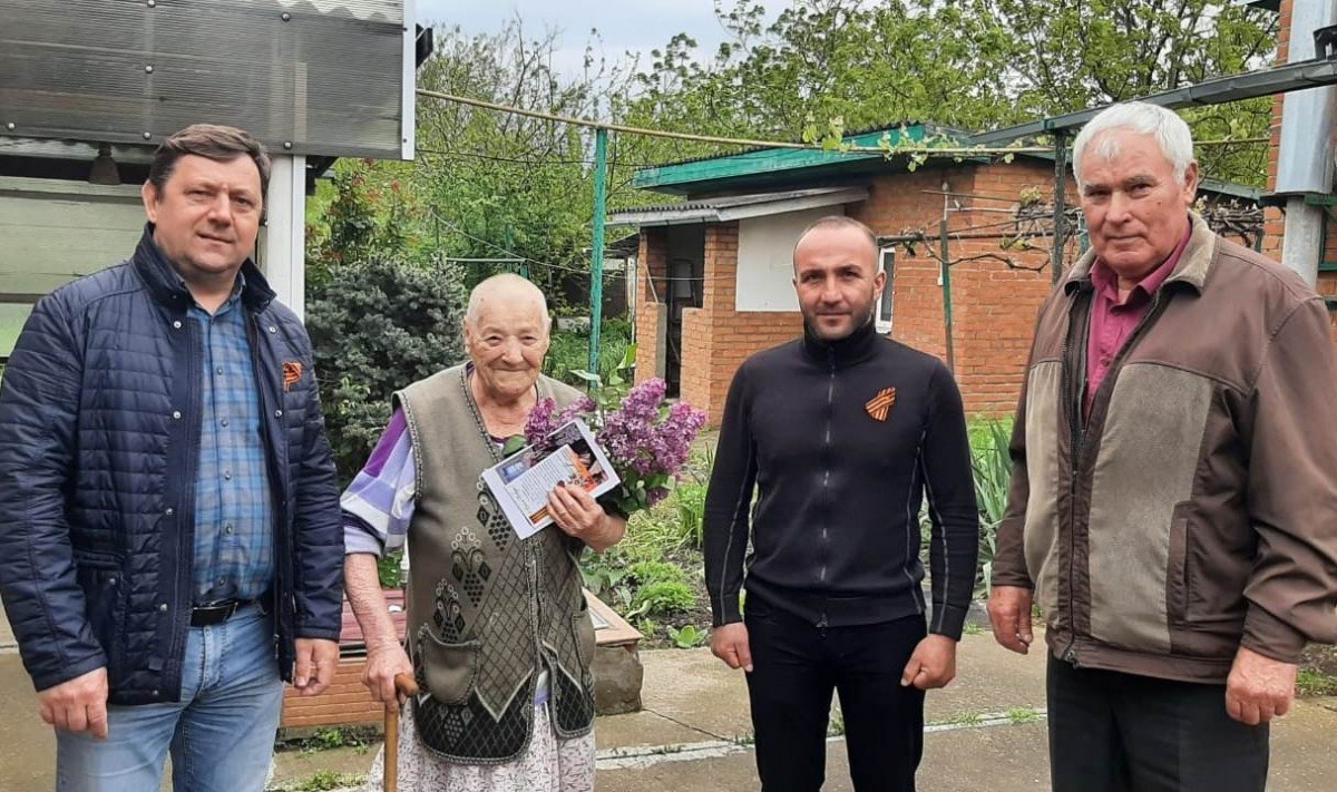 08.05.22_Поздравили ветеранов с Днем Великой Победы 1-7