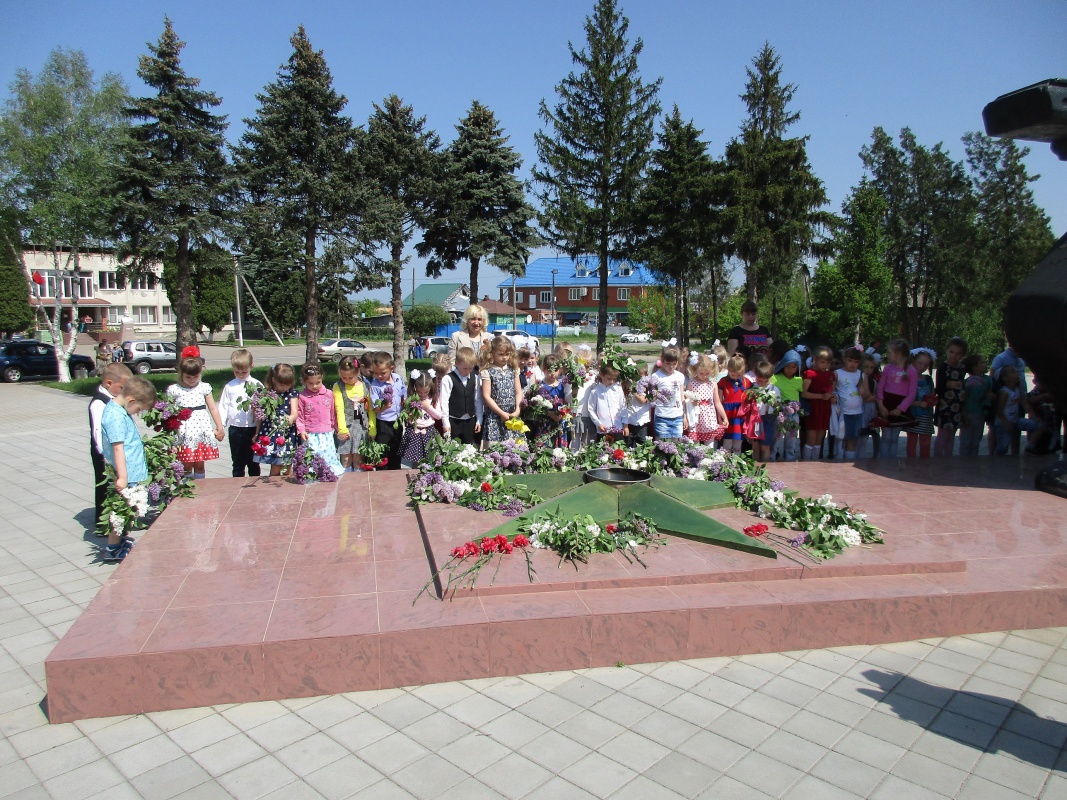 Памяти павших будем достойны....