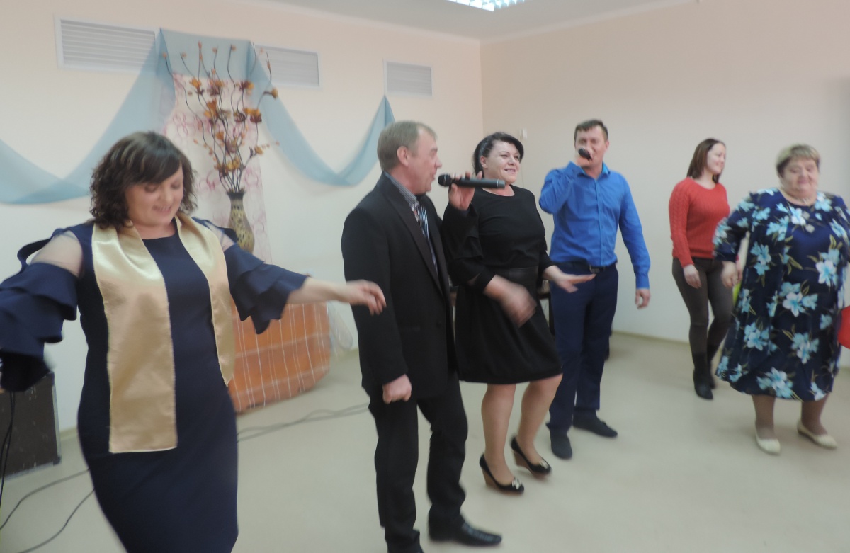 Праздник милым женщинам