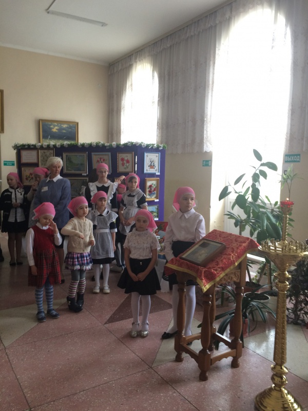 Златые купола родной станицы...