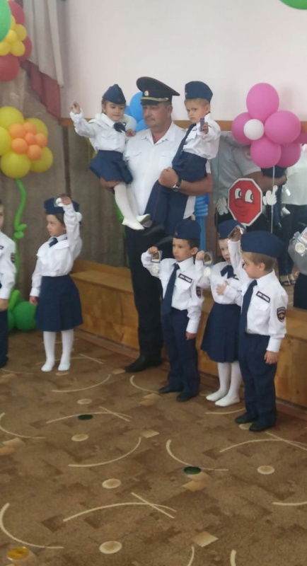 "Юные инспекторы дорожного движения"...