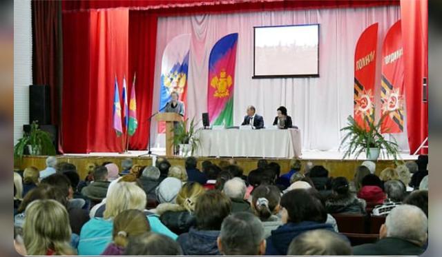 Отчетная сессия Совета Платнировского сельского поселения Кореновского района...