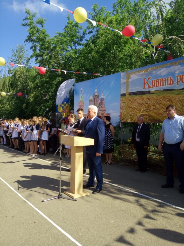 Последние звонки прозвенели сегодня во всех школах нашего поселения....