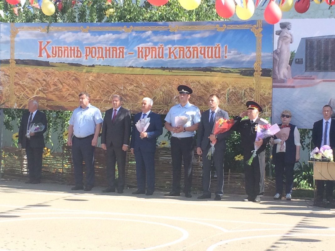 Последние звонки прозвенели сегодня во всех школах нашего поселения....