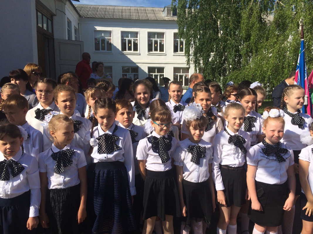 Последние звонки прозвенели сегодня во всех школах нашего поселения....