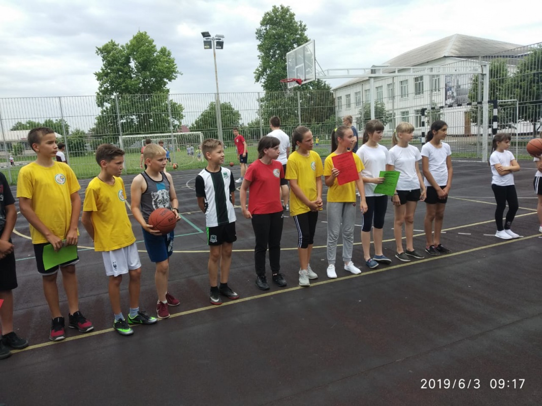 Открытие турнира по уличному баскетболу.