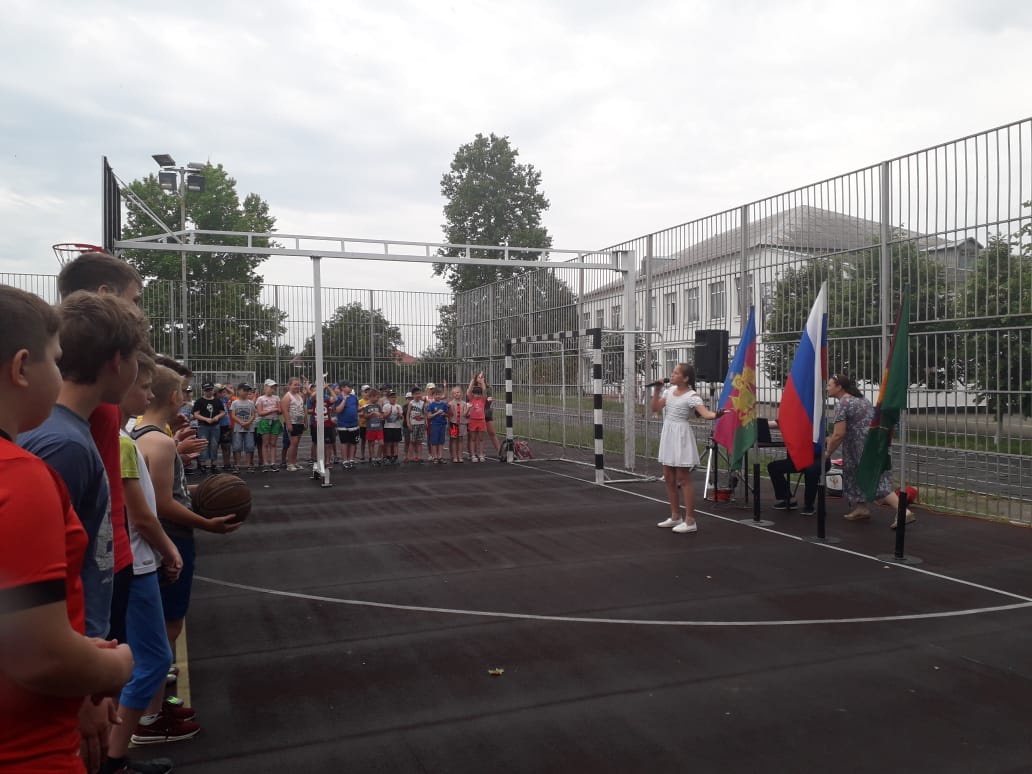 Открытие турнира по уличному баскетболу.