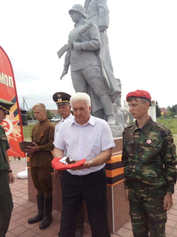 Помнит мира спасенный...