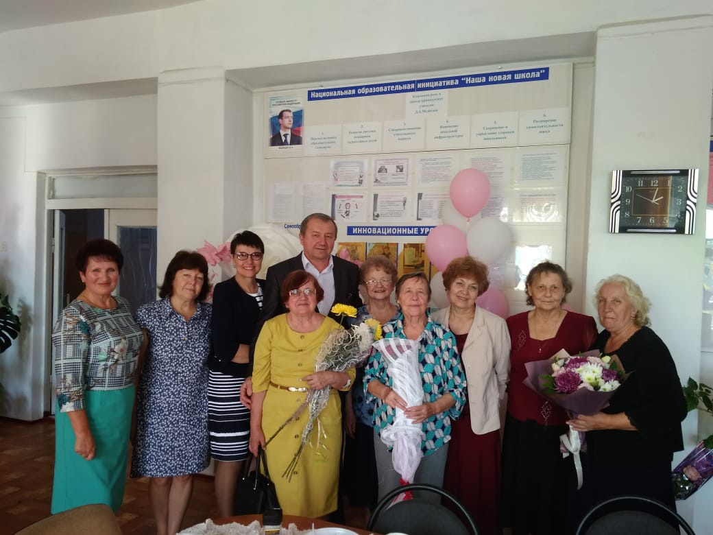 С Днем учителя ветераны труда...