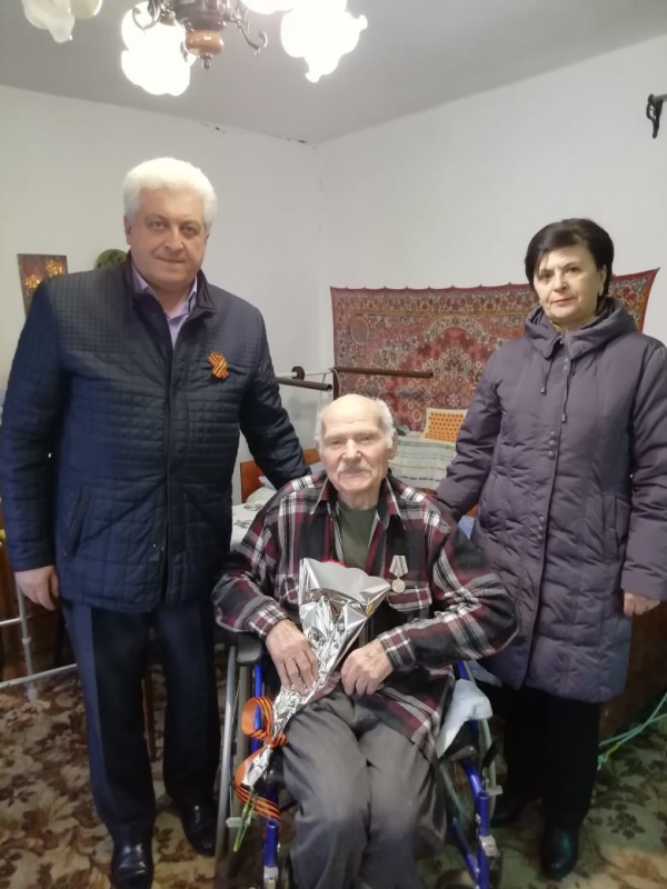 Вручение юбилейных медалей «75 лет Победы в Великой Отечественной войне 1941—1945 гг.».....