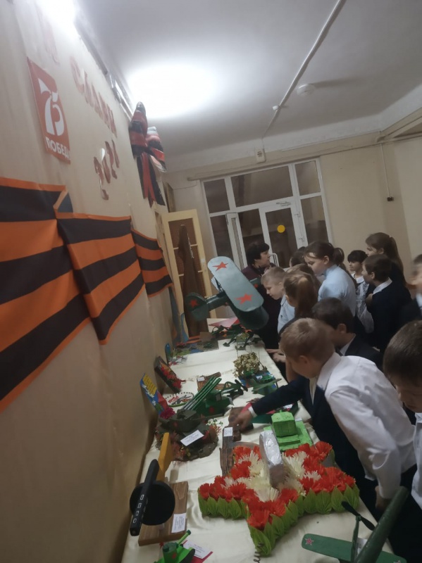 ЭКСКУРСИИ В КОМНАТУ БОЕВОЙ И ТРУДОВОЙ СЛАВЫ.