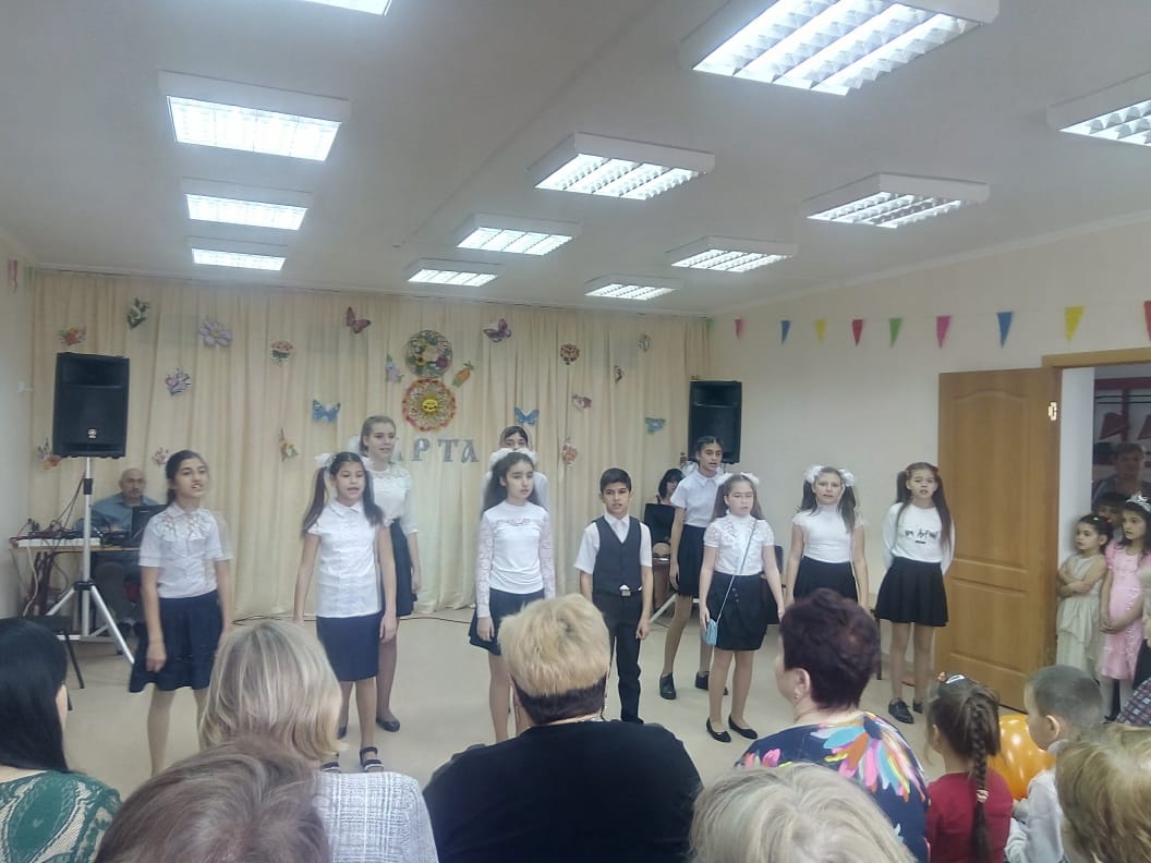 С праздником весенним....