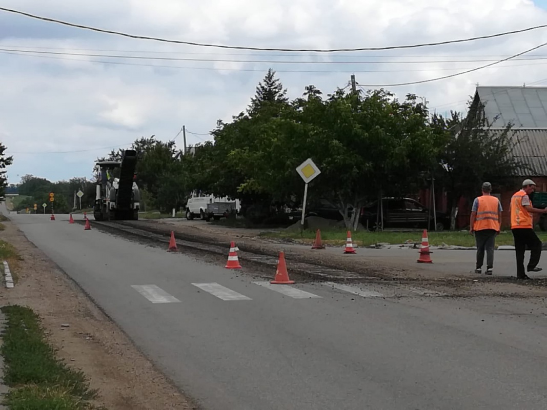 Ведется ремонт дороги по улице Кучерявого ...