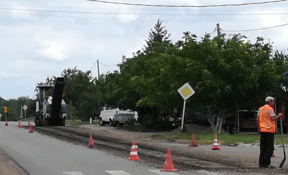 Ведется ремонт дороги по улице Кучерявого ...