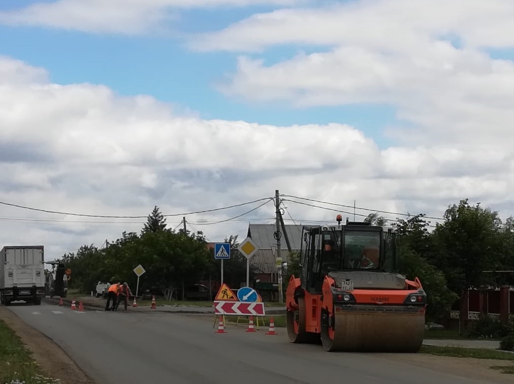 Ведется ремонт дороги по улице Кучерявого ...