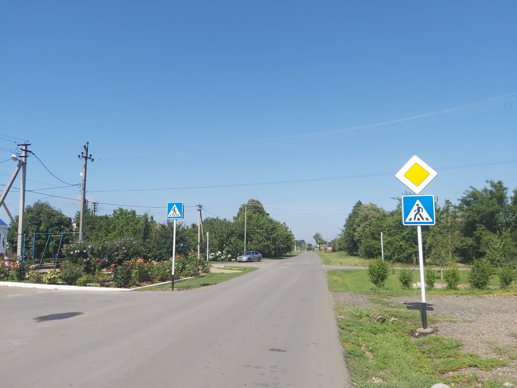 Установили дорожные знаки по улице Энгельса...