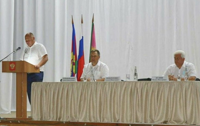 Сегодня состоялась встреча актива нашего поселения с членом Совета Федерации Федерального Собрания РФ Алексеем Кондратенко.