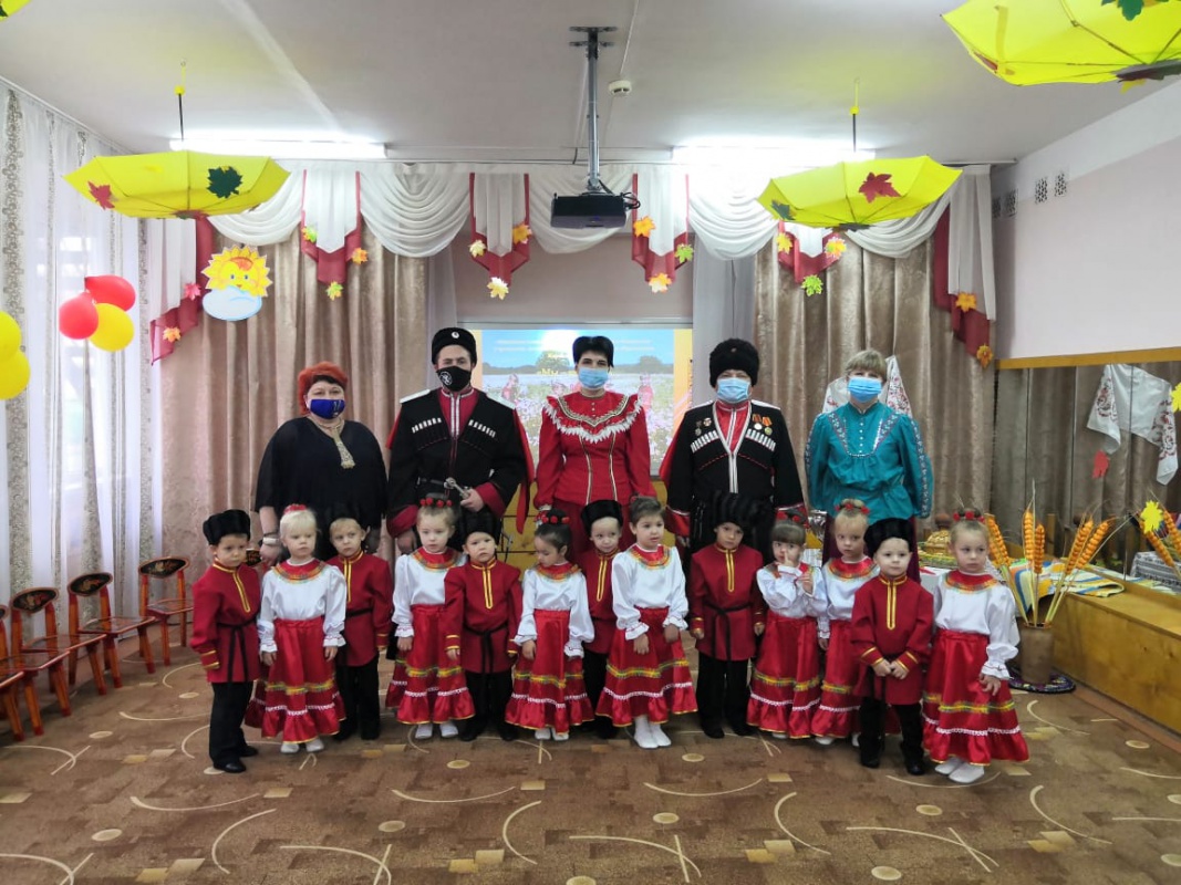 В детском саду "Колосок", состоялся долгожданный праздник для ребят, "Праздник первых штанов"- посвящение ребят в казачата!