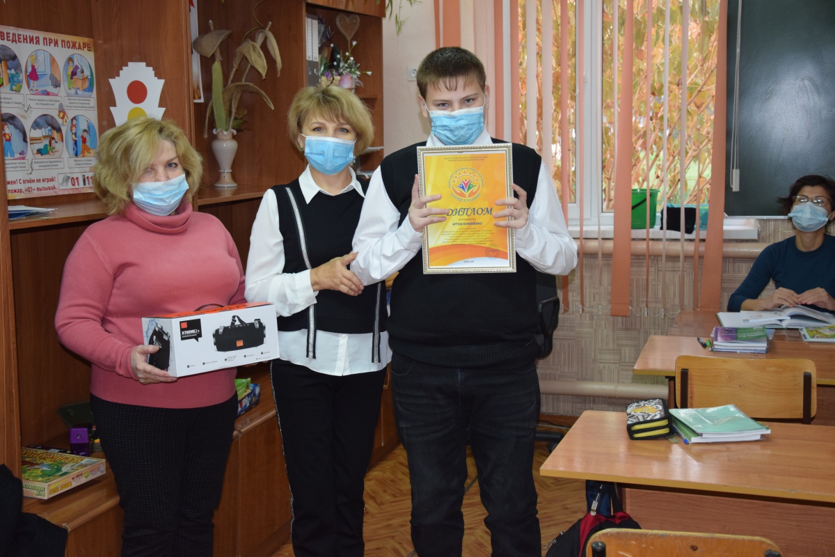 Поздравляем Артема Кононенко! Участника краевого фестиваля художественного творчества детей-инвалидов «Солнце в ладонях».