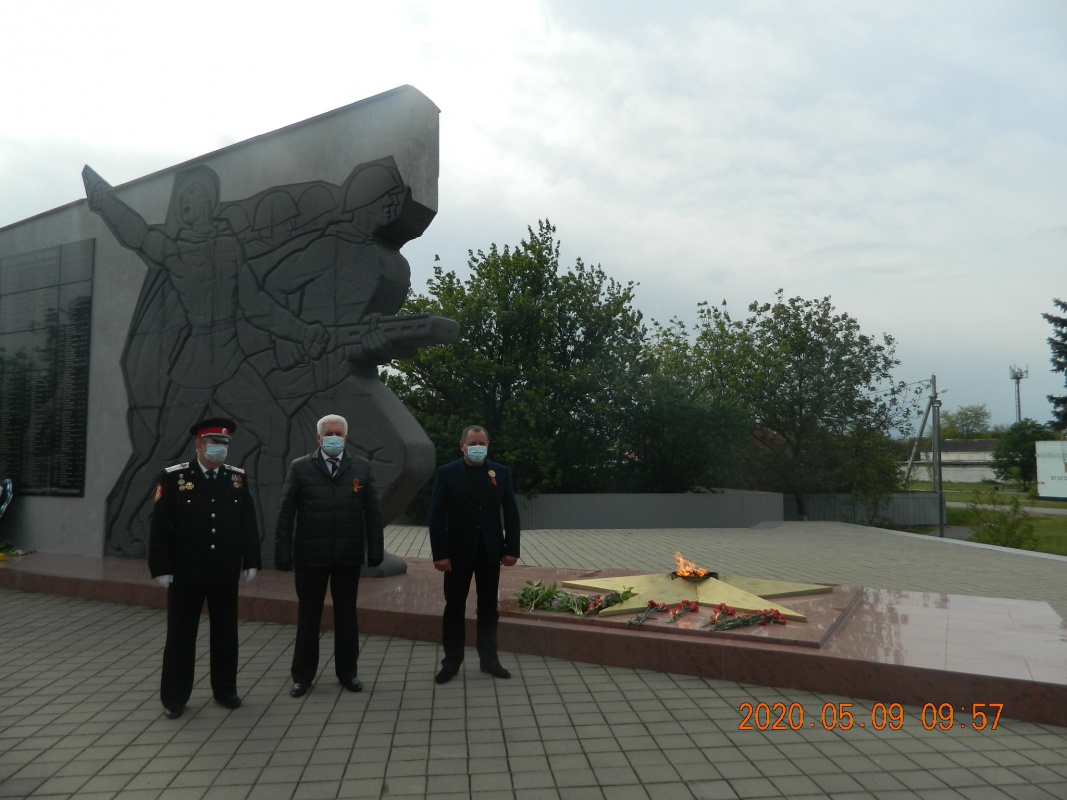 Торжественное возложение цветов состоялось 9 мая в 8-00 у мемориального комплекса станицы и у памятника Братской могилы советских воинов, погибших в боях с фашистскими захватчиками, 1942-1943 гг.