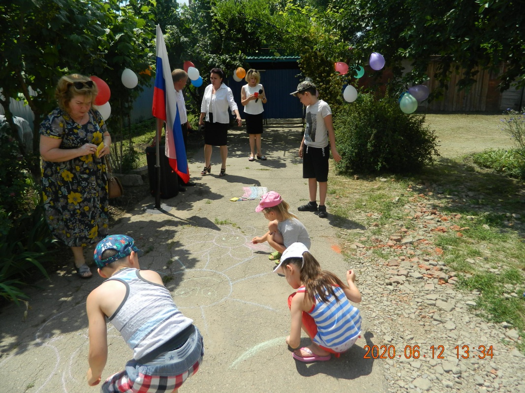 КОНЦЕРТЫ ВО ДВОРАХ