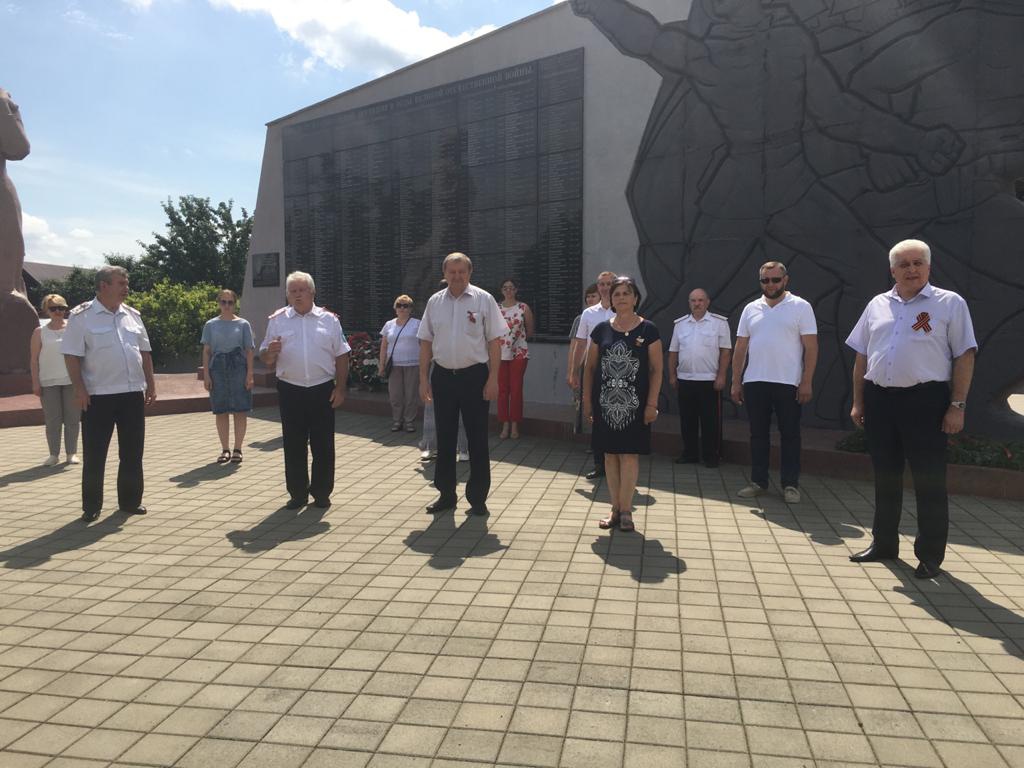 ЦЕРЕМОНИИ ВОЗЛОЖЕНИЯ ЦВЕТОВ К МЕМОРИАЛАМ ПОГИБШИМ ВОИНАМ