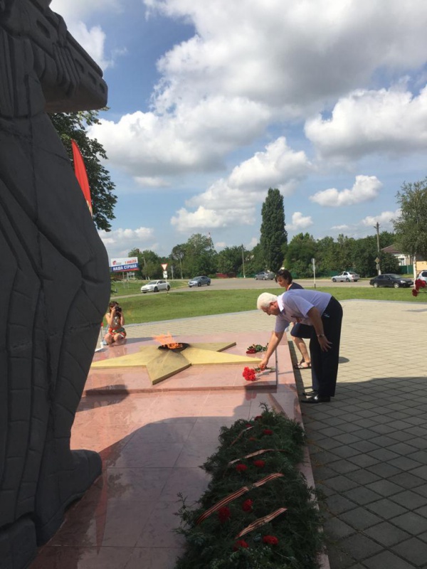 ЦЕРЕМОНИИ ВОЗЛОЖЕНИЯ ЦВЕТОВ К МЕМОРИАЛАМ ПОГИБШИМ ВОИНАМ