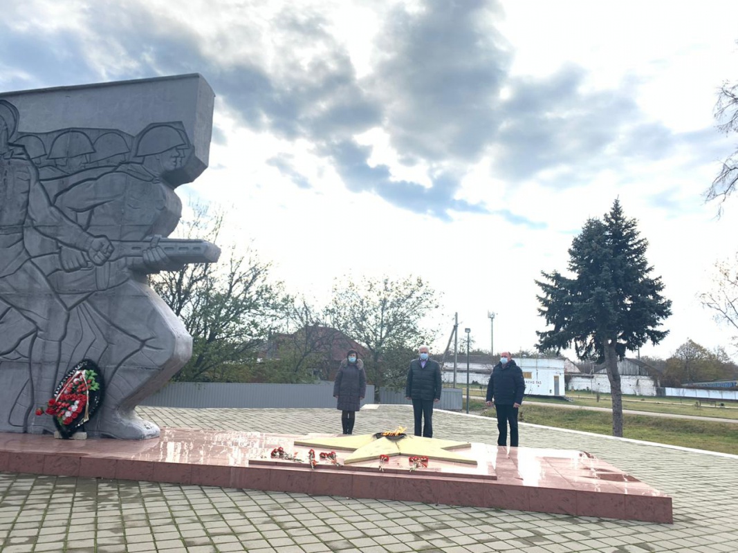 Торжественное возложение цветов «Имя твое не известно но подвиг твой бессмертен»