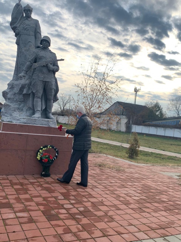 Торжественное возложение цветов «Имя твое не известно но подвиг твой бессмертен»