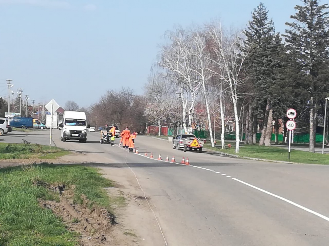 Проводятся работы по нанесению дорожной разметки на улицах поселения