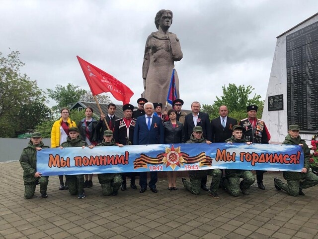 Митинг "Навеки в памяти людской"