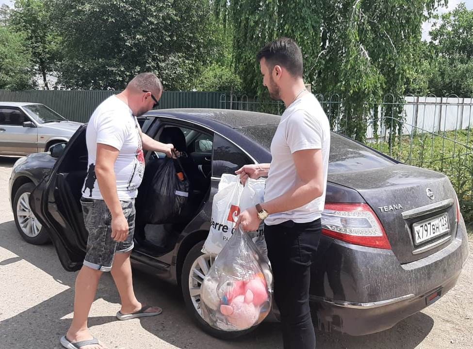 Подарки от молодых депутатов на День защиты детей