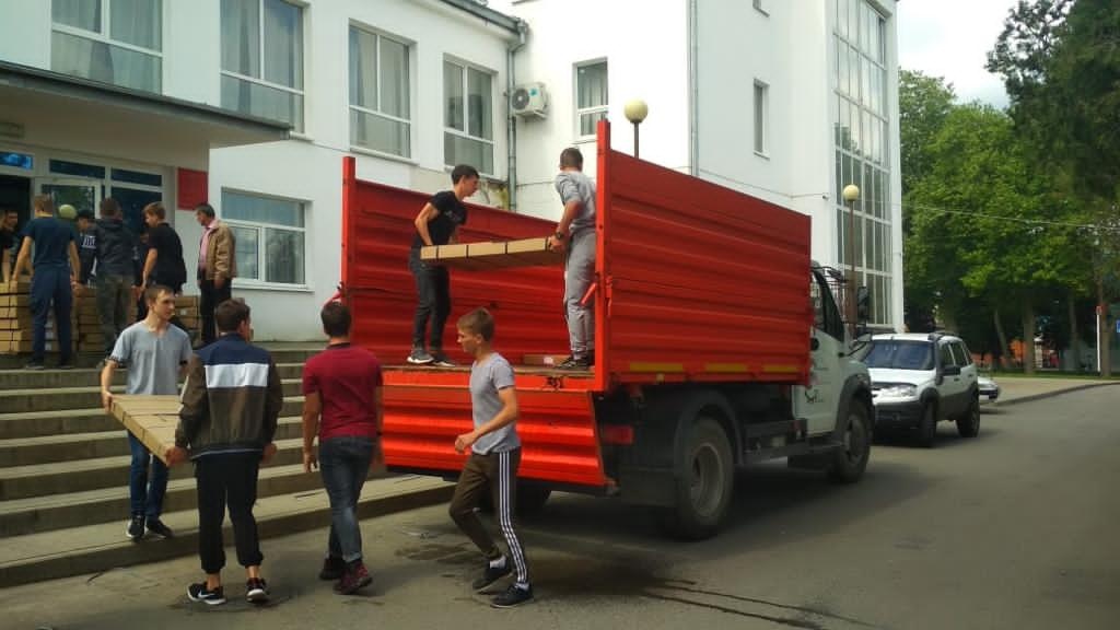 Помощь студентов и волонтеров...