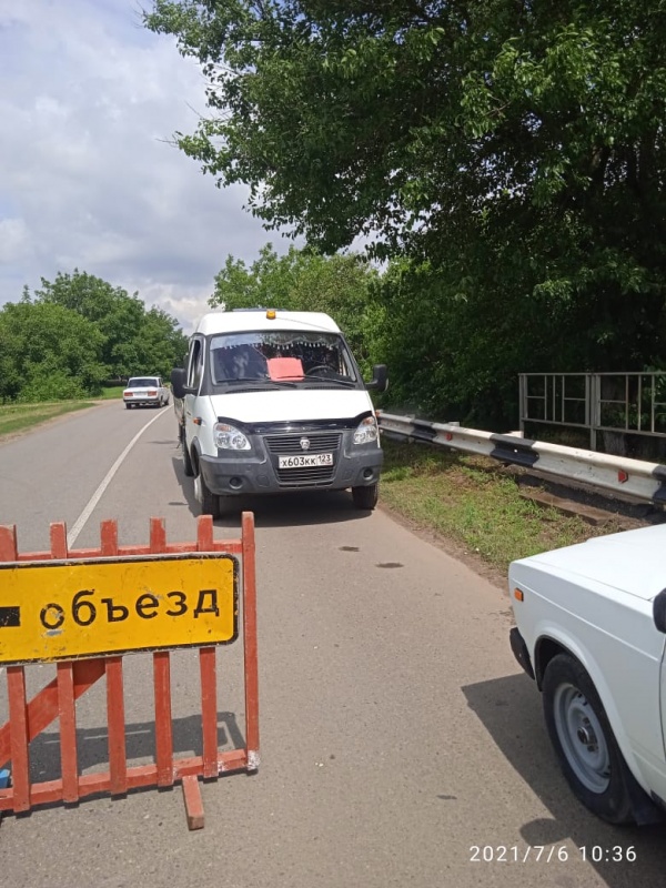 Работы по покраске барьерных ограждений по ул.Советской....