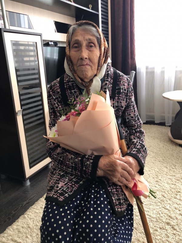 Сегодня, в День полного освобождения Ленинграда от фашистской блокады, глава Платнировского сельского поселения и сотрудники Платнировского КДЦ посетили «жительницу блокадного Ленинграда» Валентину Владимировну Анащенко.