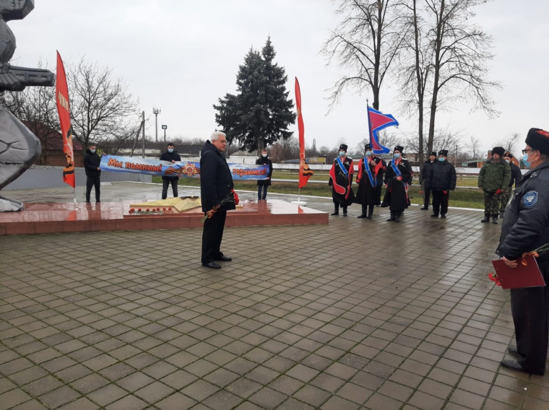 Митинг освобождения станицы Платнировской от немецко-фашистских захватчиков.