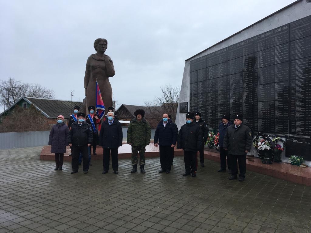Митинг освобождения станицы Платнировской от немецко-фашистских захватчиков.