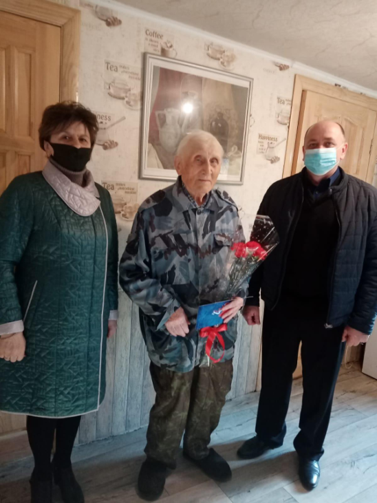Администрация Платнировского сельского поселения поздравила с Днем Защитника Отечества ветеранов Великой Отечественной войны Таранич Марка Григорьевича и Хилько Михаила Федоровича!