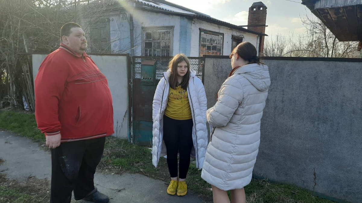 Специалист по работе с детьми о подростками Л.Н.Таминкина провела беседу с семьей Яблонских "ЗОЖ - что это такое"