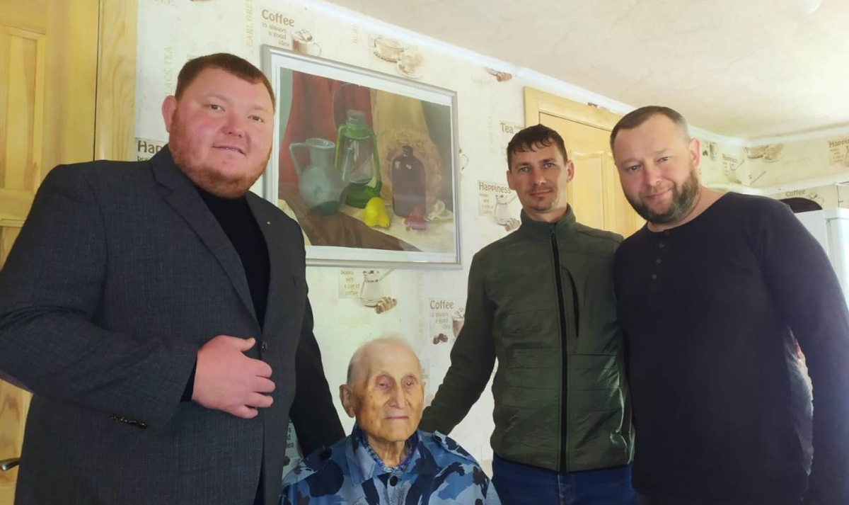 Поздравили ветеранов с Днем Великой Победы!