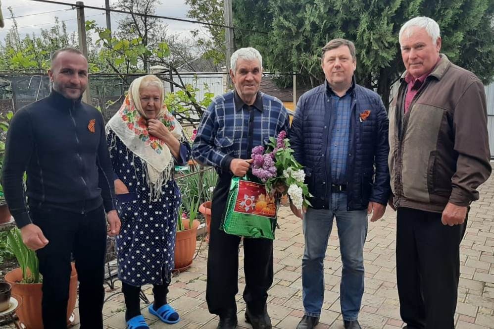Поздравили ветеранов с Днем Великой Победы!