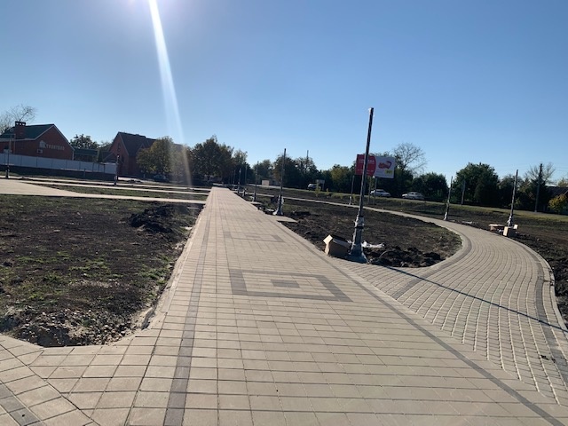 Продолжаются работы по строительству парка "80-летия образования Краснодарского края"....