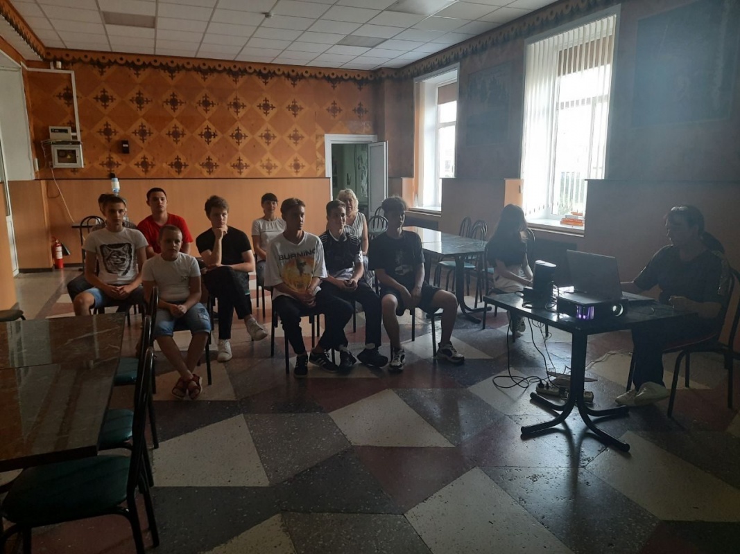 ПОКАЗ ФИЛЬМА «Первые дни войны». Встреча в клубе "Краски лета".
