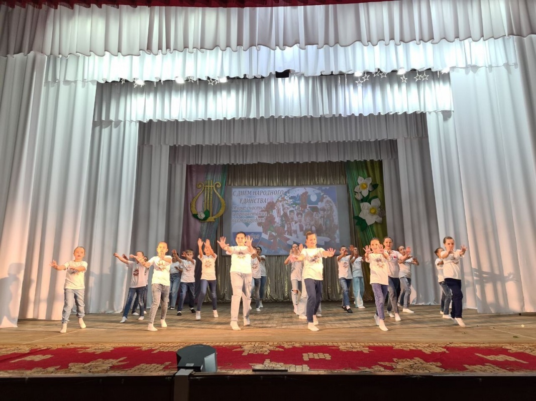Праздничный концерт ««Единая Россия - единая семья»