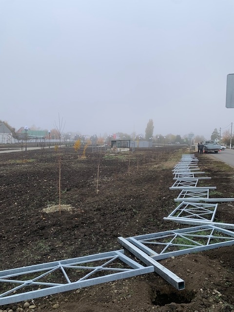 Продолжаются работы по благоустройству парка....