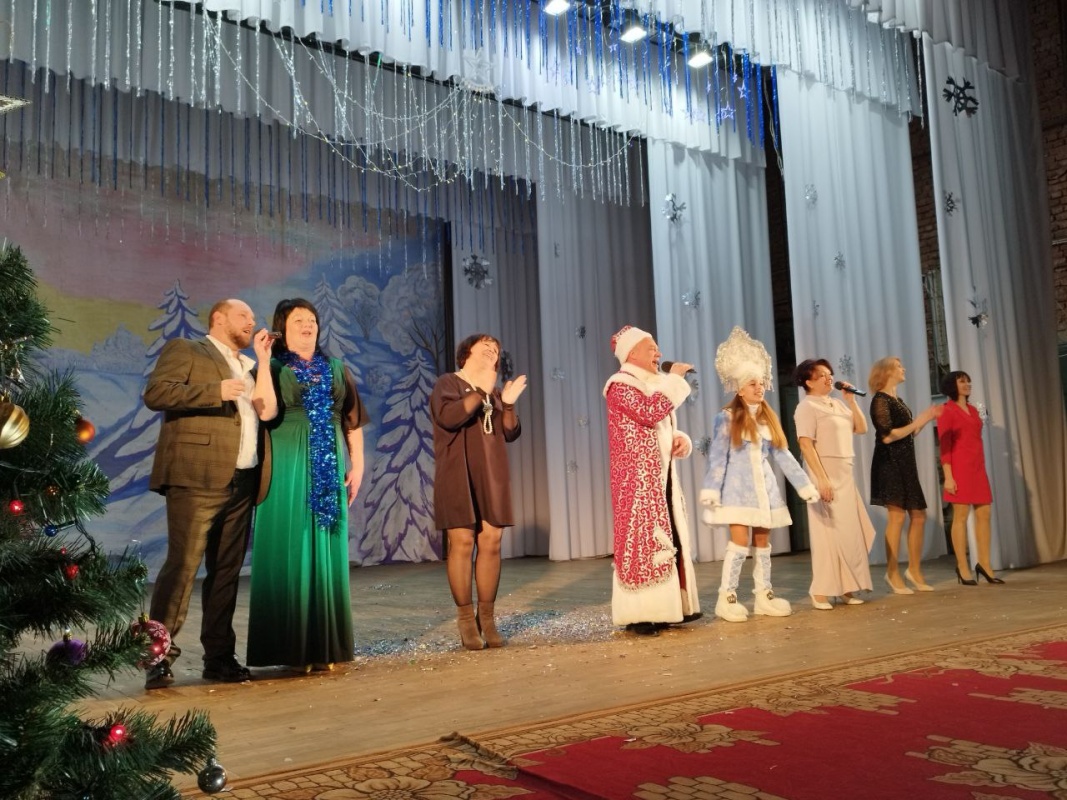 Новогодний концерт "Мы встречаем Новый год"