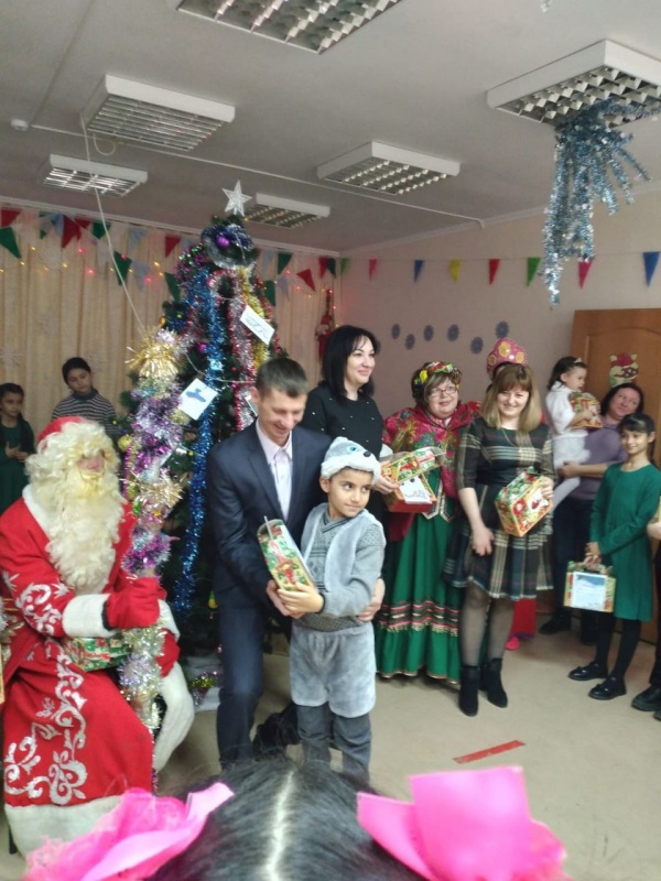 СДК х.Казачий прошло театрализованное представление "В гостях у Деда Мороза "