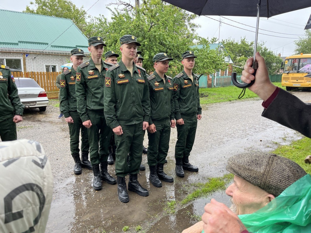 Парад у дома ветерана