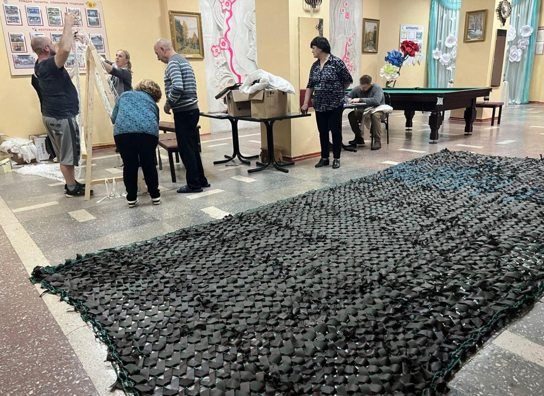 Оказали помощь добровольцам в изготовлении станка для плетения маскировочных сетей