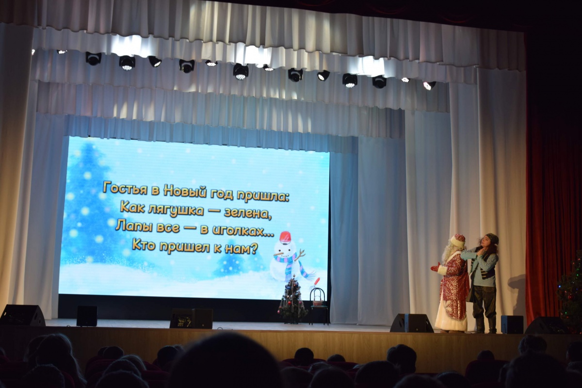 Новогоднее представление «Новый год на часах или история о том, как дети праздник спасали» для начальных классов школ станицы.